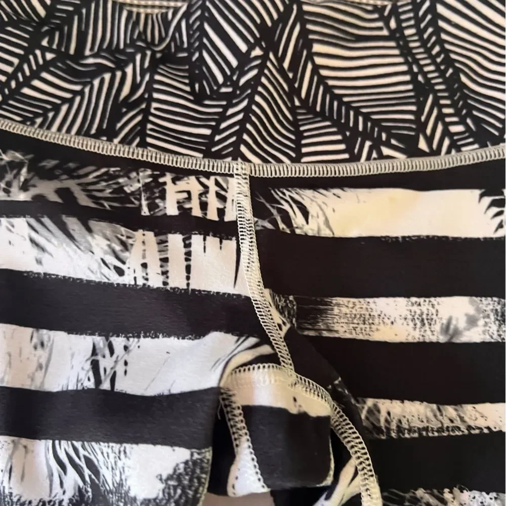Lululemon Athletica Black White Capri Leggings athleisure athletic summer